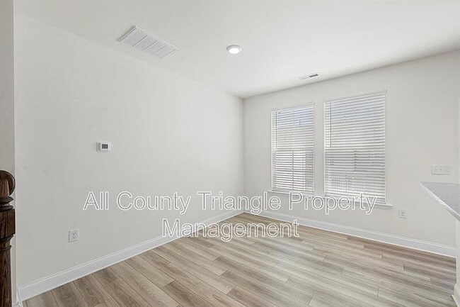 Building Photo - 2105 Nandina Trl