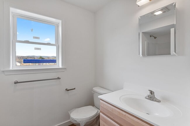 Building Photo - 24 Jersey Way