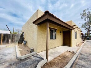 Building Photo - Huge Adobe 2 Bed/1Bath Adobe Townhome in C...