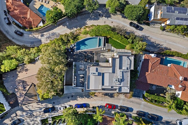 Building Photo - Prestigious Hollywood Hills Home for Rent
