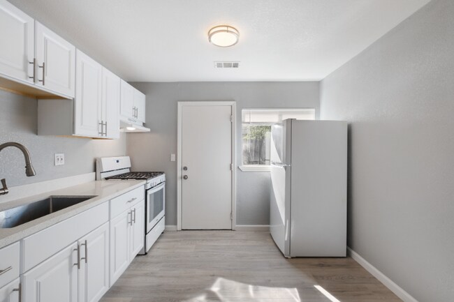 Building Photo - 53 Alturas Ave