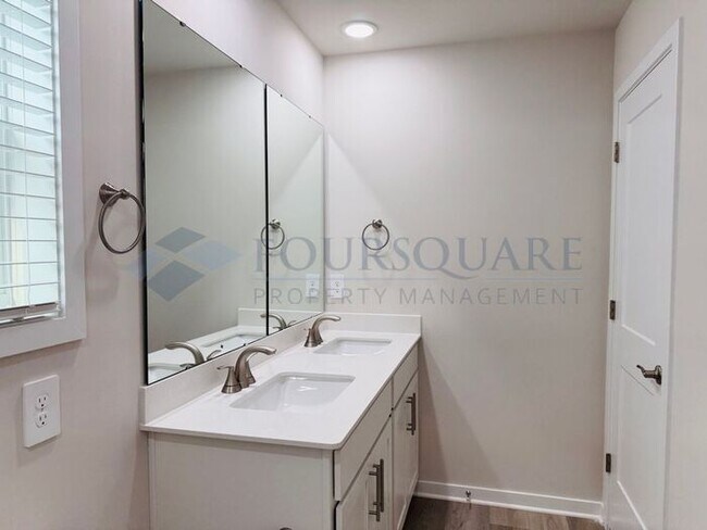Building Photo - Modern 4-Bed / 2.5-Bath Single-Family Home with Loft, Gas Fireplace & 2-Car Garage – Near Downtow...