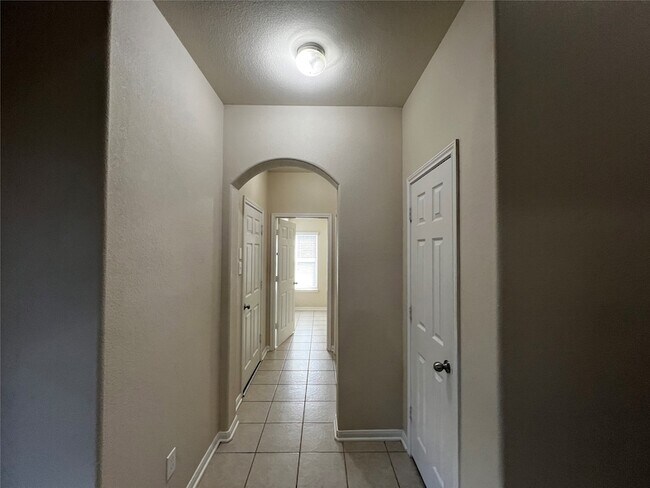 Building Photo - 10621 Sunflower Dr