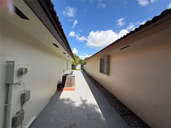 Building Photo - 14845 SW 36th Terrace