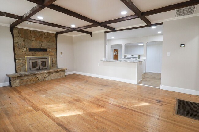 Building Photo - Midtown 2 Bedroom Gem! Available for move in immediately!