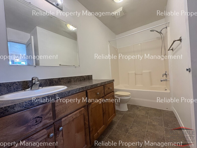 Building Photo - 1430 Cambridge Dr