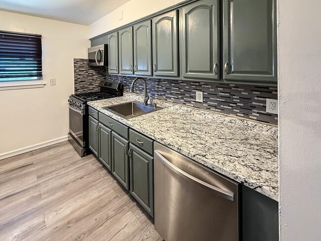 Building Photo - 8 West Side Ave