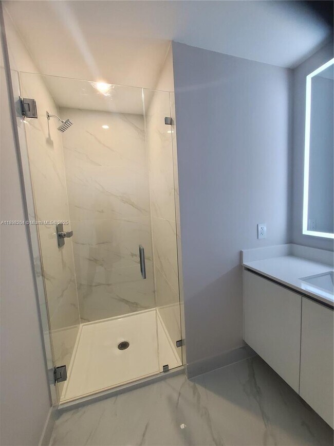 Building Photo - 700 NE 24th St