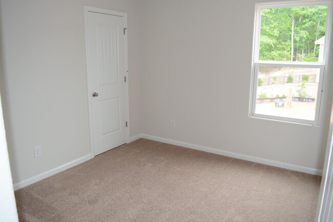 Building Photo - 258 Yorktown Ln