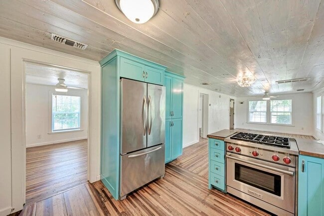 Building Photo - 1407 Leona St