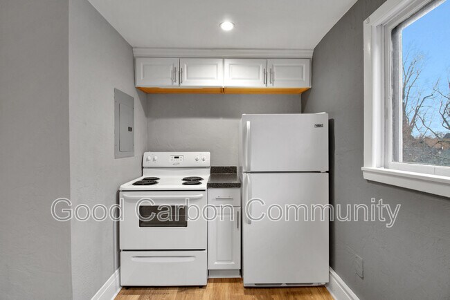 Building Photo - 328 Elmwood Ave