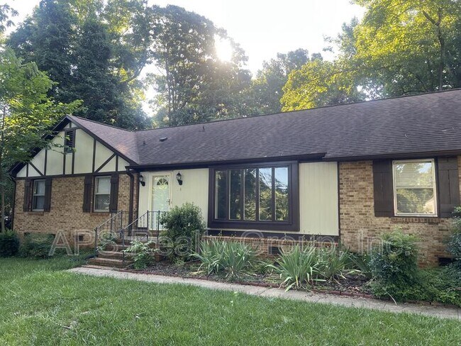 Primary Photo - 4 Bennington Ct