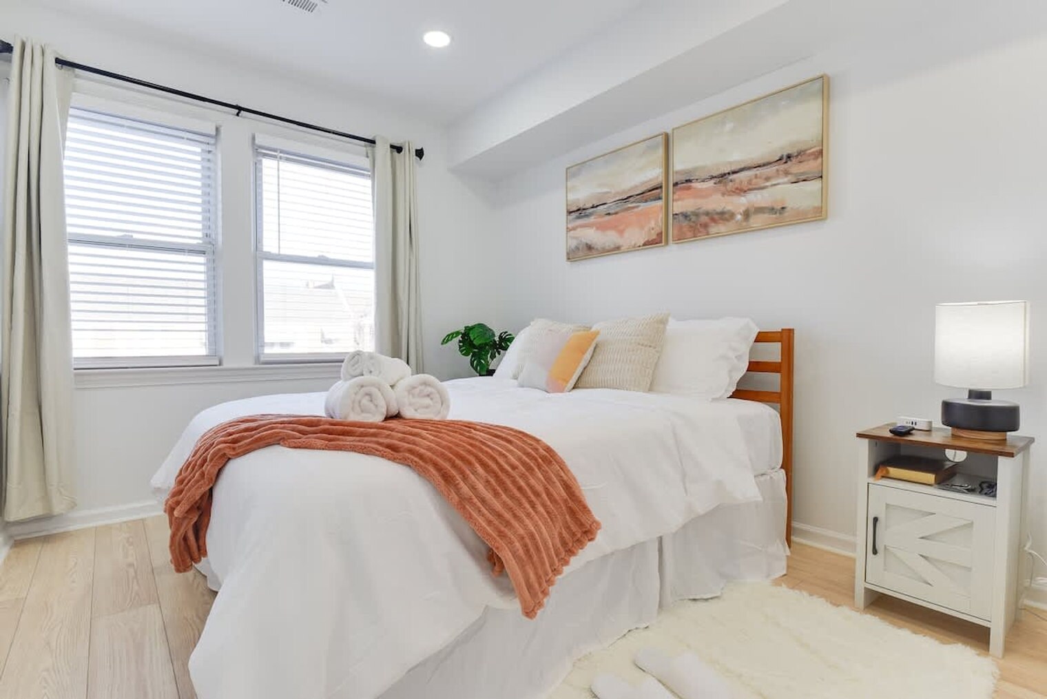 Building Photo - 1255 Raum St NE