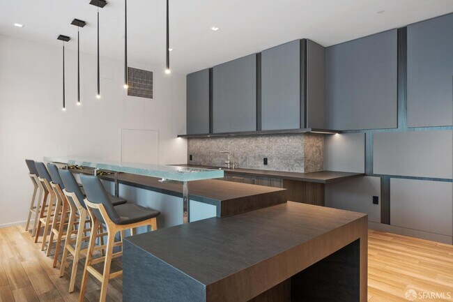 Building Photo - 301 Main St