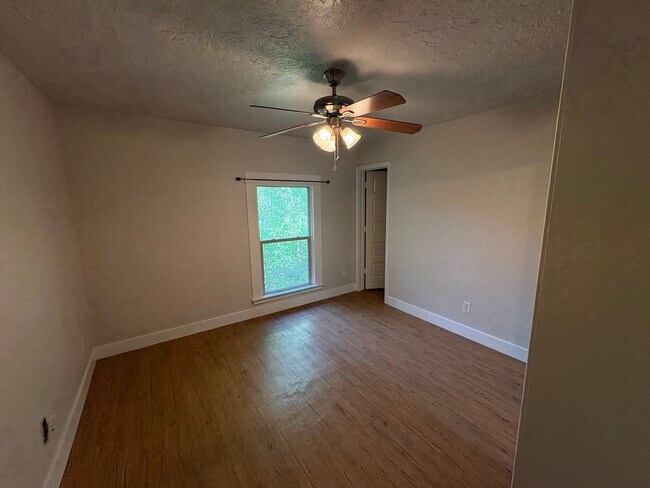 Building Photo - Private Suites in a Beautiful Shared Home Near UNC & Coffee Shops