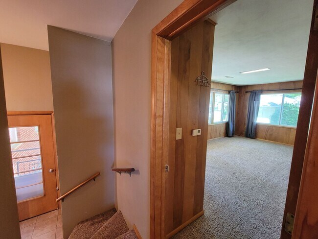 Building Photo - 1103 College St