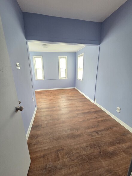 Building Photo - 364 Woodlawn Ave