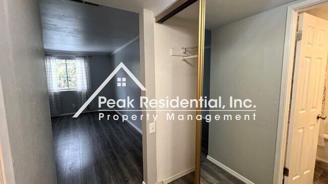 Building Photo - Updated Timberlake 1bd/1ba Condo - Near Sa...