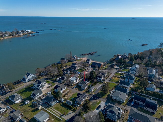 Building Photo - 18 Bay St