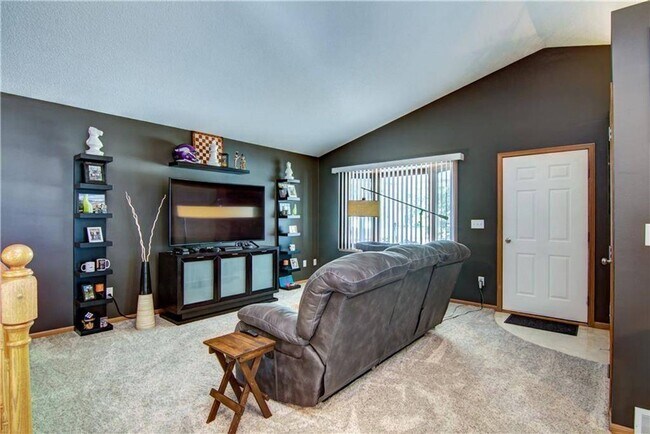 Building Photo - 715 Hewitt St