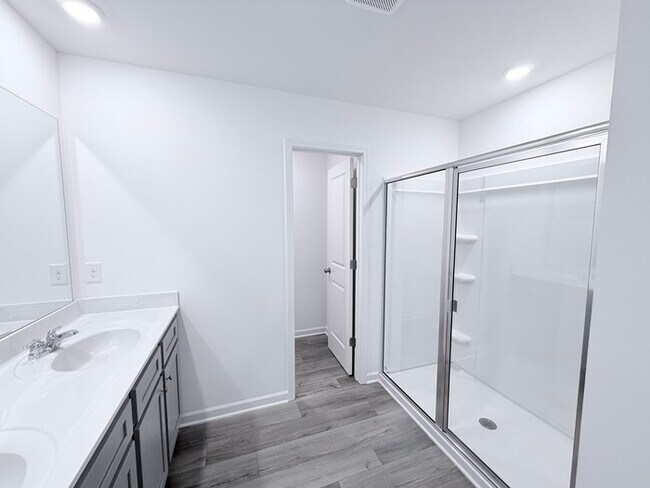 Building Photo - 522 Red Dragon Dr