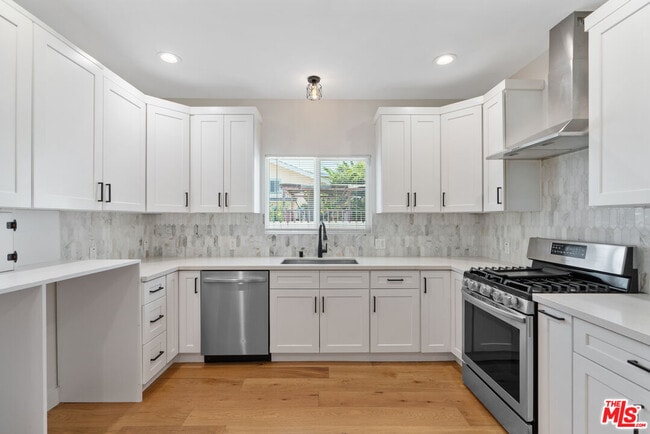 Building Photo - 1828 W 47th St