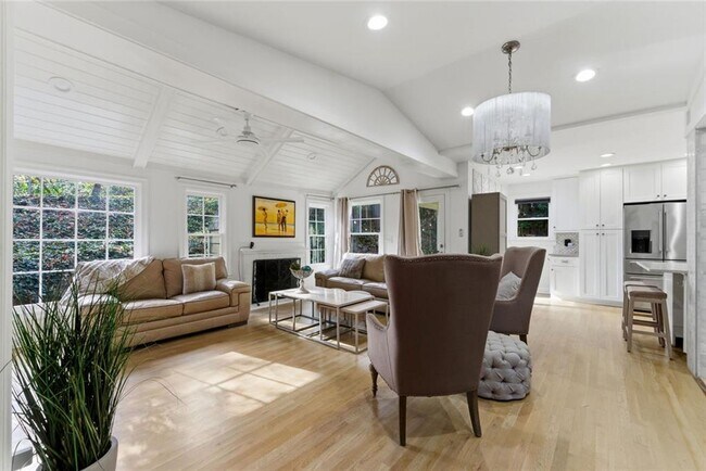 Building Photo - 302 Hascall Rd NW