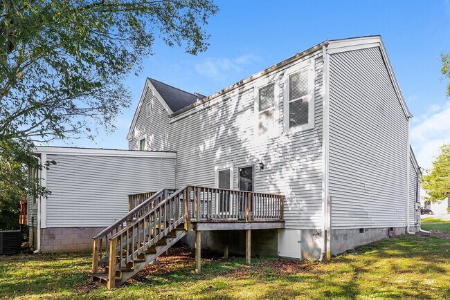 Building Photo - 747 Lake Terrace Dr