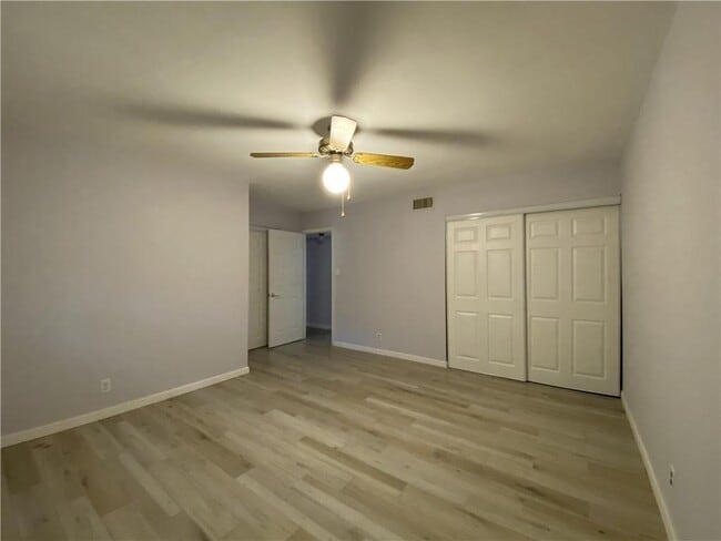 Building Photo - 1303 Barrington Dr