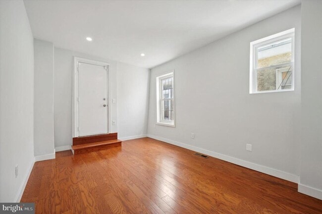 Building Photo - 647 N 33rd St