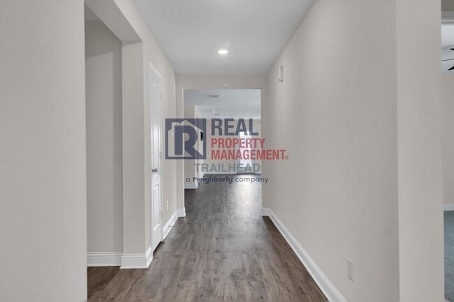 Building Photo - Beautiful 4 Bedroom/2 Bath Open Concept Home