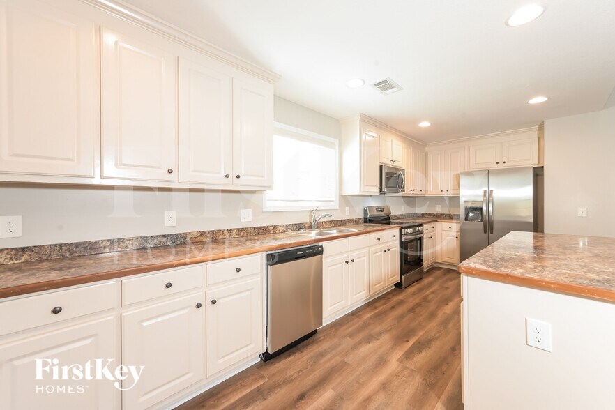 Building Photo - 1921 Roxey Ln