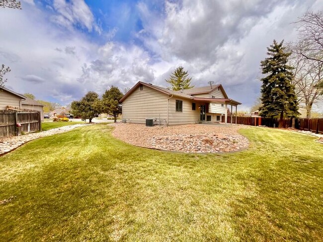 Building Photo - Spacious 4 Bed 3 Bath Home with 2-Car Atta...