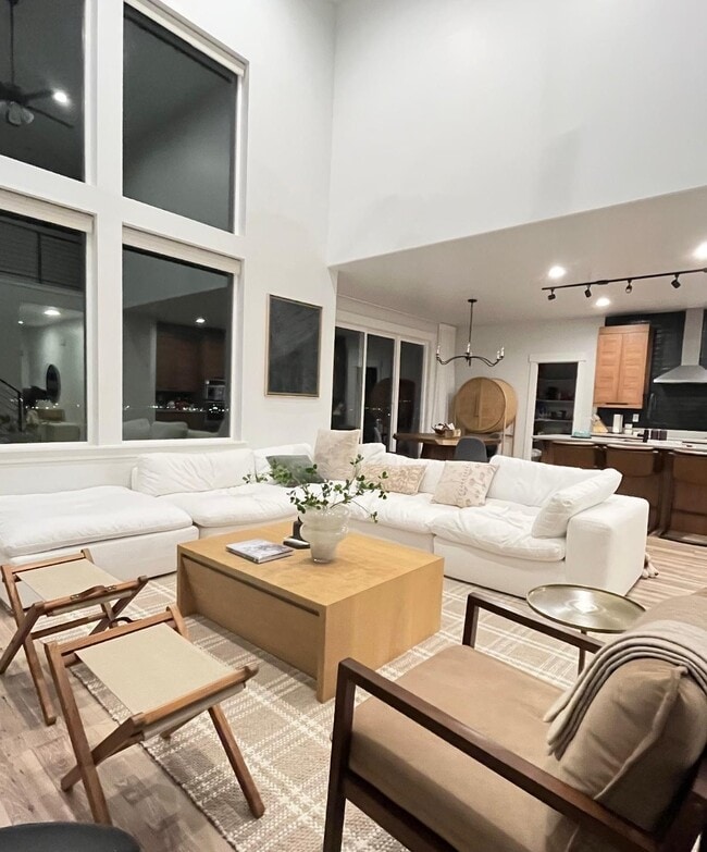 Building Photo - 1743 Olympus Dr