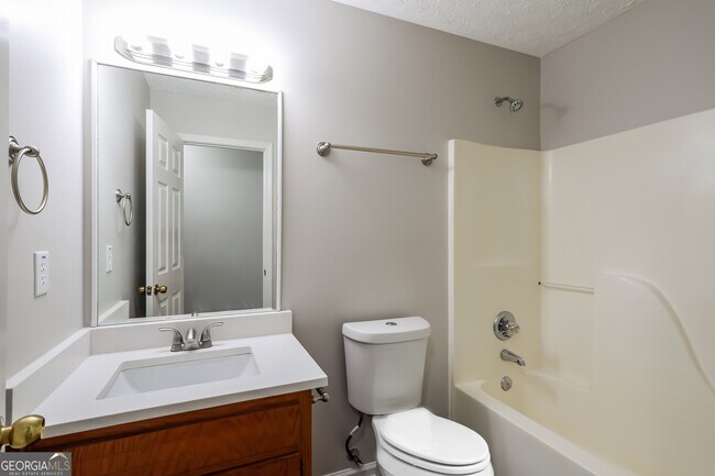 Building Photo - 5107 Scenic View Rd