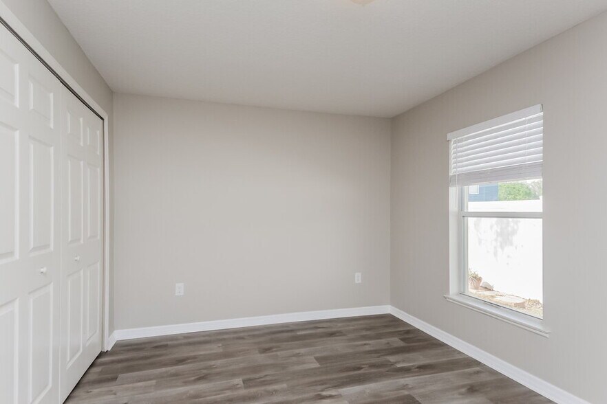 Building Photo - 265 Cranbrook Dr