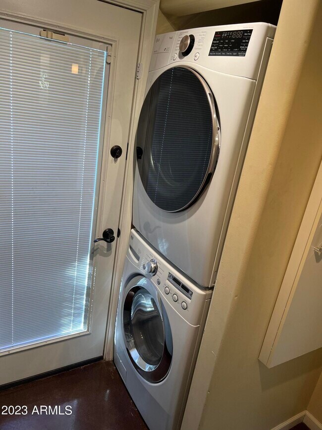 Building Photo - 4420 N 46th Pl