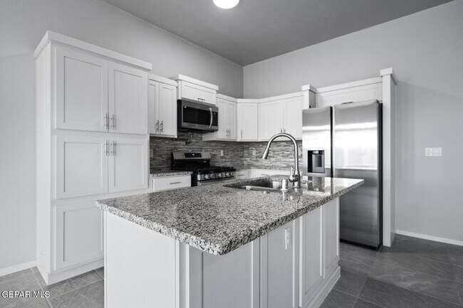 Building Photo - 701 Paseo Musical St