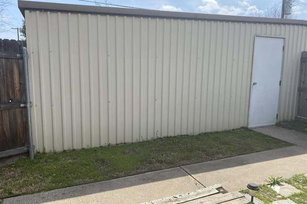 Building Photo - 5730 Cancun Dr