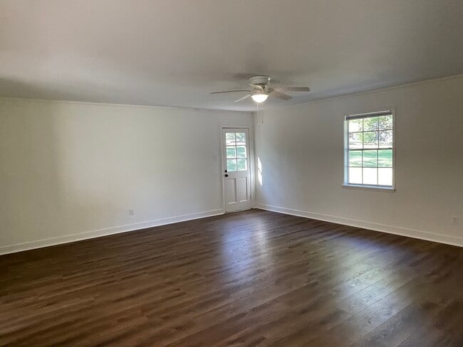 Building Photo - 15021 Hillview Rd