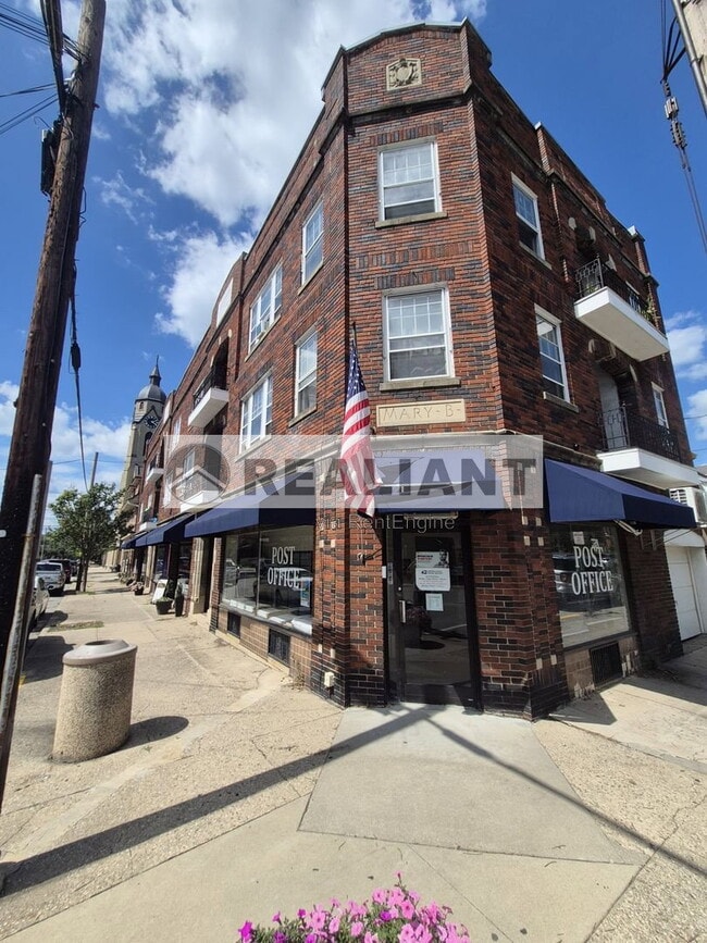 Building Photo - 357 Taylor Ave