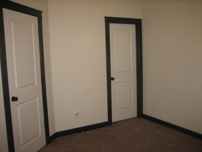 Building Photo - CDA Home w/ 22X45 RV Garage/Shop!