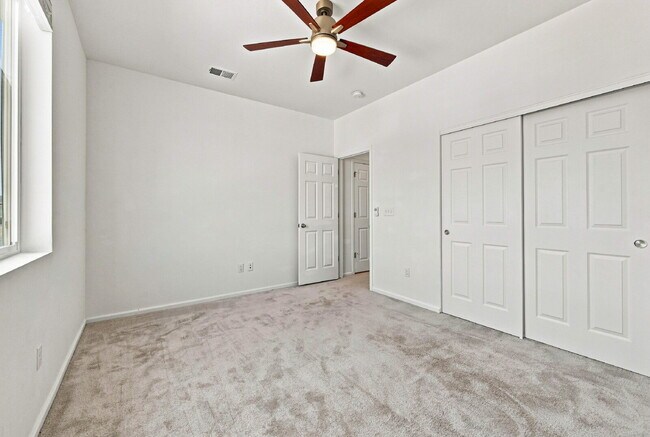 Building Photo - $2,495.95 - 3 Bed, 2.5 Bath Townhome in Aurora with Central AC and In Unit Laundry!
