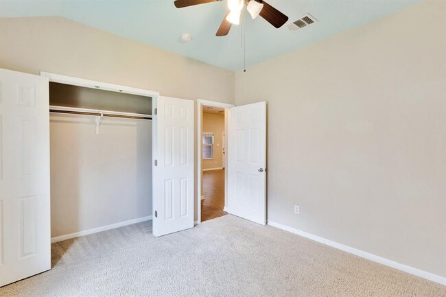 Building Photo - 507 King Eider Ln
