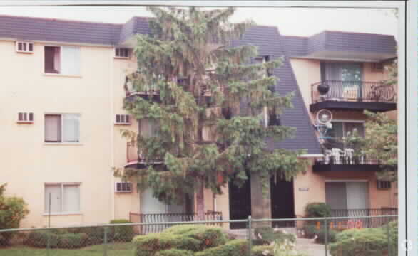 Building Photo - 10S472 Echo Ln