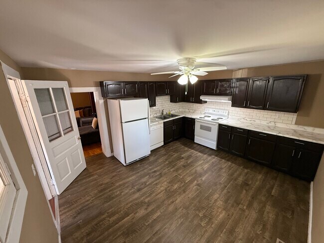 Building Photo - 3238 Mt Pleasant St