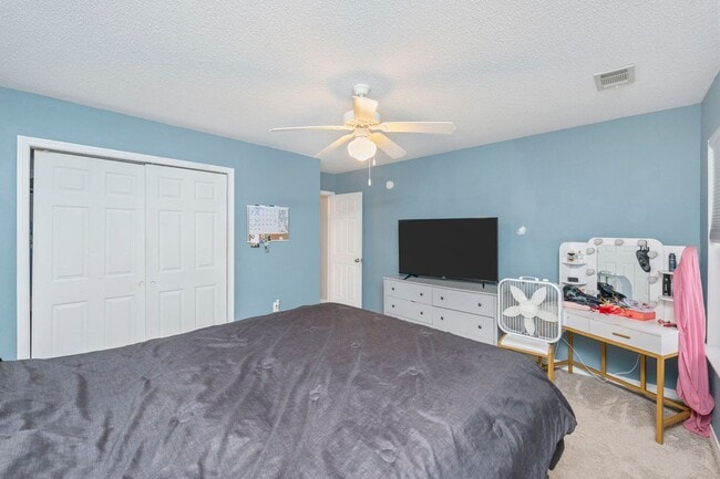 Building Photo - 3 Bedroom in Navarre!!