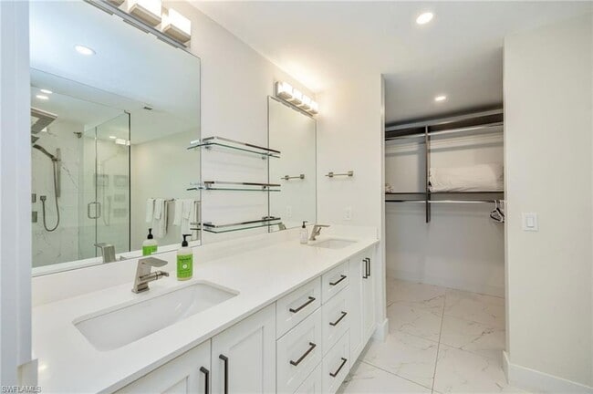 Building Photo - 409 Cypress Way E