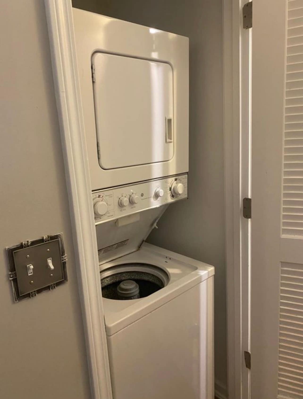 Stackable washer/dryer - 9665 Turning Wheel Dr