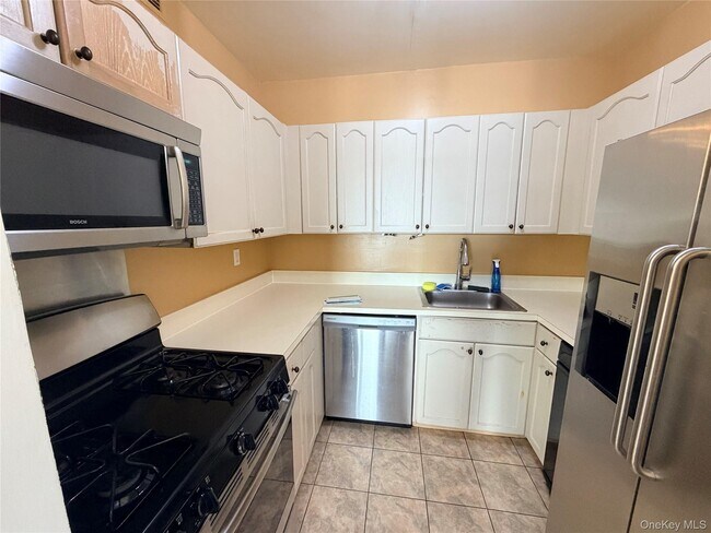 Building Photo - 5-20 115th St